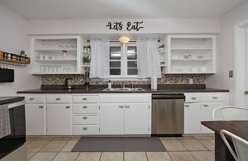 Springfield House | Well-stocked and Close to it all!