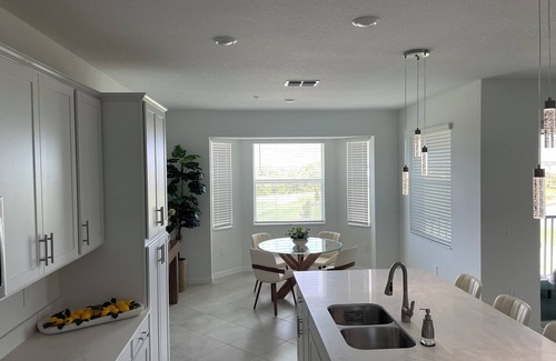Venice Condo | WELLEN GOLF & COUNTRY CLUB GATAWAY nIn a Modern Style 2 bd Condo