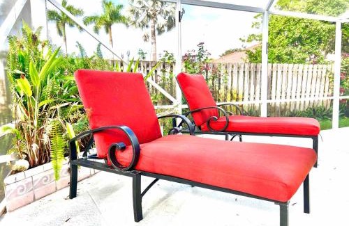 Greenview Shores House | Wellington Pool House With Spa and Putting Green