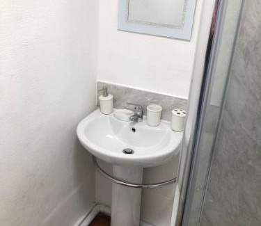 Dewsbury Bed & Breakfast | Wellington Tavern Accommodation