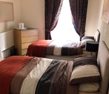 Dewsbury Bed & Breakfast | Wellington Tavern Accommodation