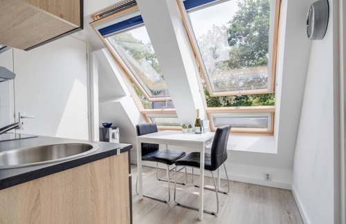 Apeldoorn Zuid Condo | WELLNESS apartment Apeldoorn with JACUZZI/SAUNA