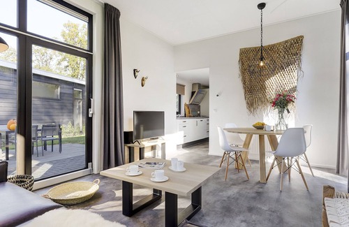 Markelo Ski Chalet | Wellness Chalet with smart TV, next to forest
