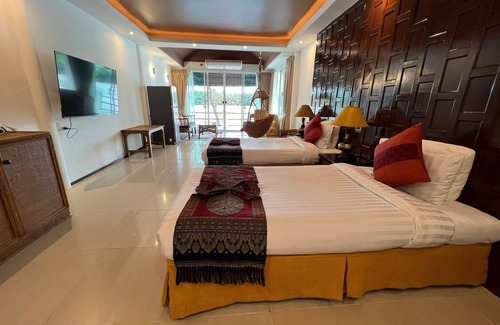 Bang Khla House | Wellness Holistic Longevity Center Riverfront Room