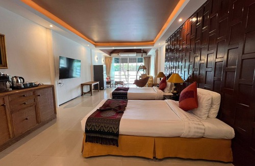 Bang Khla House | Wellness Holistic Longevity Center Riverfront Room