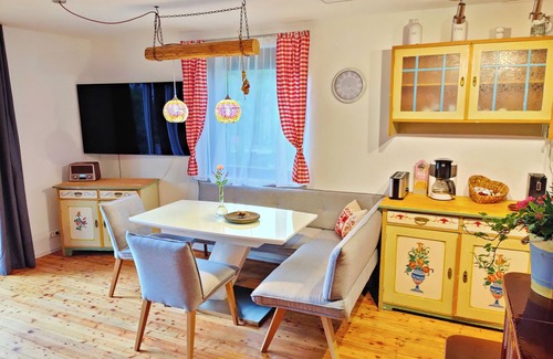 Keutschach am See Apartment | Wellness- HotTub & Sauna- Pet Friendly- Hiking