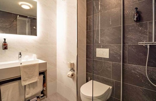 Bergen op Zoom Hotel | Wellness Stay with Pool and Parking Near Town and Attractions