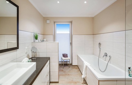 Lemkendorf House | Wellnesshaus Strandläufer on Fehmarn - luxurious vacation home with sauna and garden