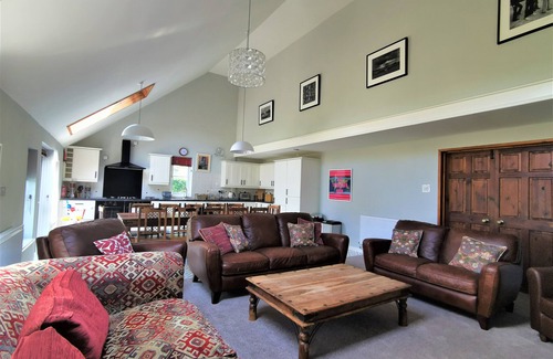 Llanfyrnach House | Wellstone Cottages - Honey Coach House