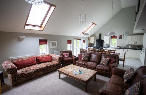 Llanfyrnach House | Wellstone Cottages - Honey Coach House