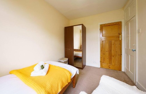Wembley Park Apartment | Wembley Arch View, 4-Bed House, Drive for 2 cars