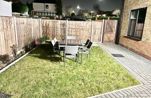 Barnhill Apartment | Wembley Stadium- 3 Bedroom Ground Floor Garden Apt