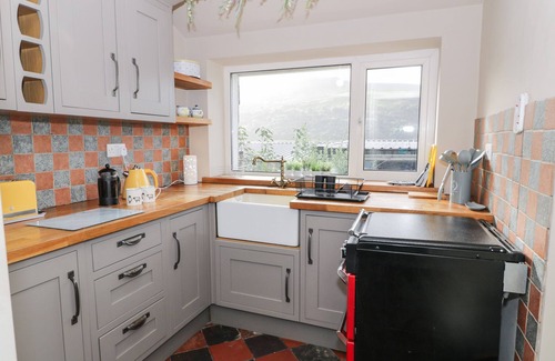 Caernarfon Cottage | WENALLT, pet friendly, country holiday cottage in Penygroes