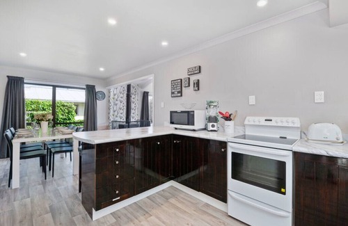 Two Mile Bay Cottage | Wendy’s Bach - Richmond Heights Holiday Home