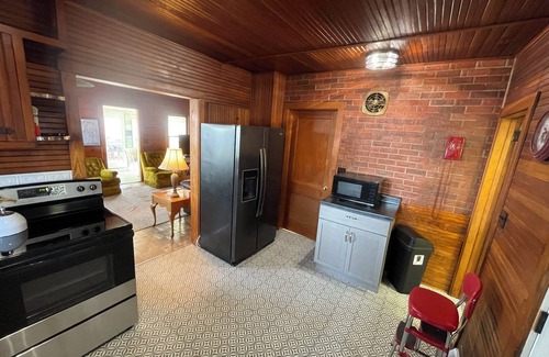 Rochester House | Wenopa - Charming 3-bedroom home on a Lake Manitou peninsula in Rochester