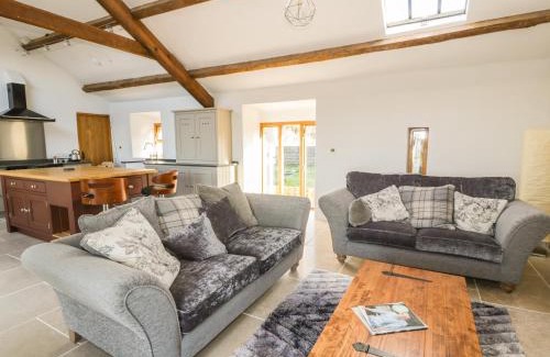 Dinas House | Wern Olau Cottage