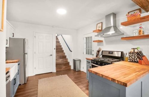 Clarksville House | West 6th Street Mansion | Walk Everywhere
