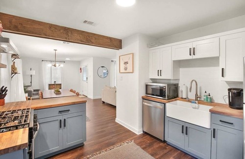 Clarksville House | West 6th Street Mansion | Walk Everywhere