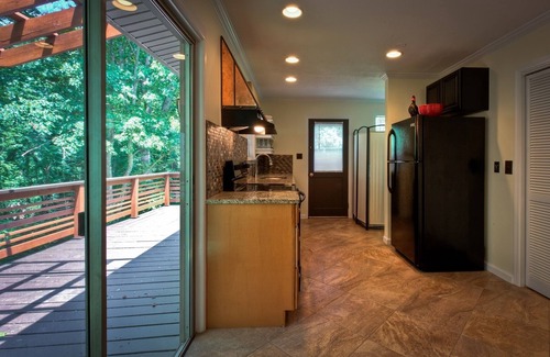 Asheville House | West Asheville/private but close to all *HOT TUB* Peaceful Penley Cottage