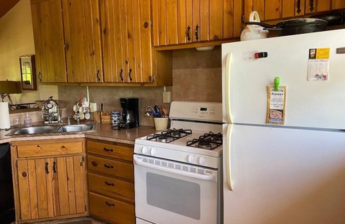 Graham County Cabin | West Cabin Peaceful and roomy cabin in private rural setting. 2 bed 2 bath