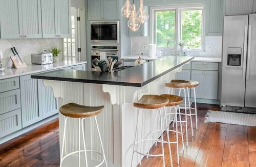 West Kill House | West Elm Lodge near Skiing Waterfront Groups Breweries