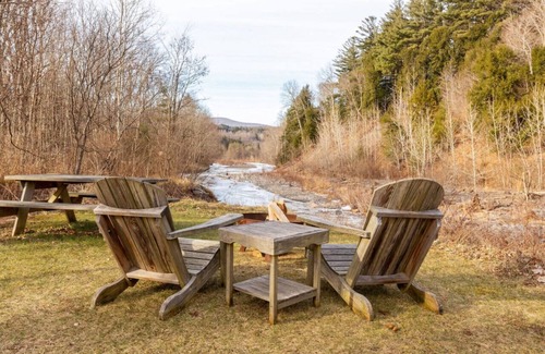 West Kill House | West Elm Lodge near Skiing Waterfront Groups Breweries
