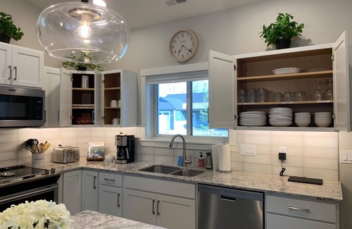 Rimrock House | West End Beautifully Furnished 2 Bedroom Townhouse