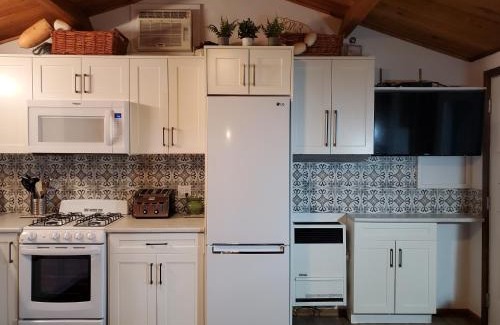 Blind Bay House | West facing Waterfront Cottage with private beach & buoy & dock access