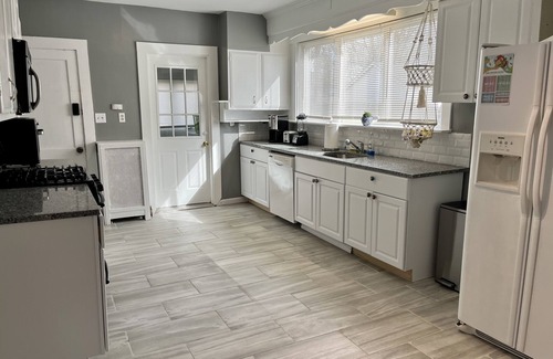 West Hartford Apartment | West Hartford Center 1st floor