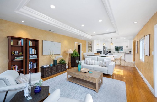 Westchester House | West LA 4BR/2BA furnished home