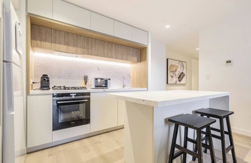 Melbourne Central Business District Apartment | West Side | Explore Downtown Melb in Stylish Apt