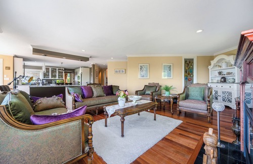 West Vancouver Villa | West Vancouver luxurious getaway w/indoor swimming pool