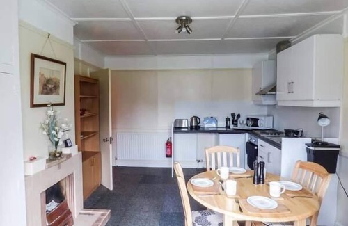 Frampton Cottage | WEST WING LE CHALET, pet friendly, country holiday cottage in Boston