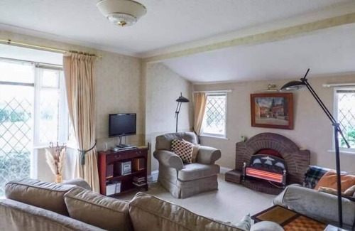 Frampton Cottage | WEST WING LE CHALET, pet friendly, country holiday cottage in Boston