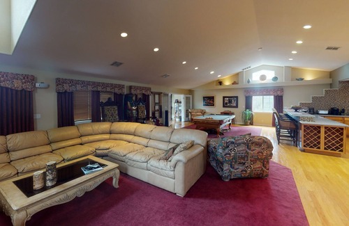 Tyrone House | West Wing of Exquisite Mountain Estate with Pool [West Wing]