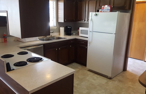 Yakima House | West Yakima - Clean - Safe - Netflix - 810 - ONWU-LLC