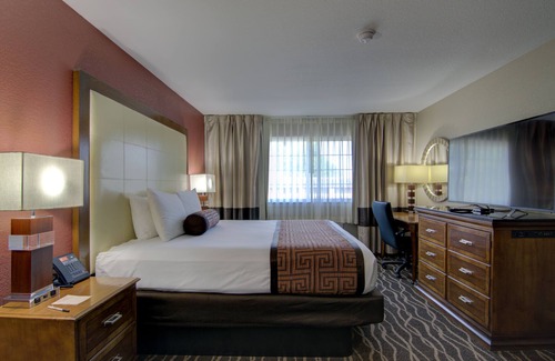 Centerville Hotel | Westbridge Inn & Suites