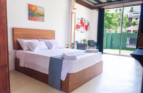 Seeduwa - Katunayake Bed & Breakfast | Western sky