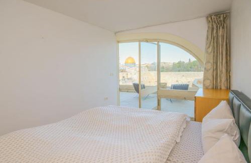 Old City Apartment | Western Wall View - Lev Simcha