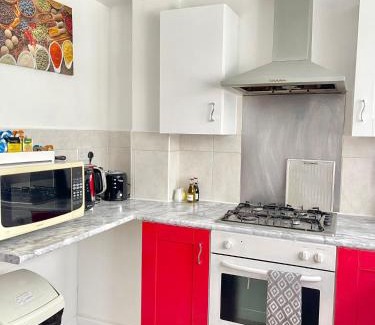 Chadwell Apartment | Westfield Gardens Apartment - 3 bedrooms