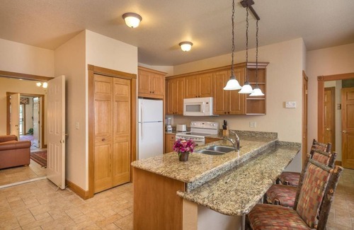 Gatlinburg Resort | Westgate ~ Deluxe 1-Bedroom Villa, Jetted Tub, Fireplace, Full Kitchen & Deck