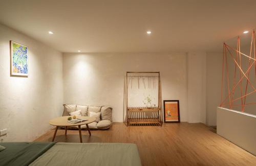 Quang An Apartment | Westlake Cam Art Lucy Homee, Netflix, Food&Cofee