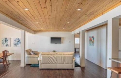 Bloomfield House | Westlake Consecon Cottage