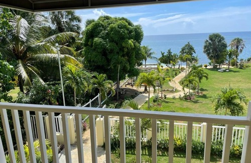 Whitehouse Villa | Westmore Beach Villa - Self-contained Luxury Villa on the beach