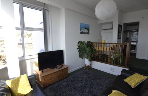 West Bay Apartment | Westpoint Apartments - Apartment 2 Seaview No pets