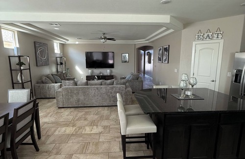 Chamberino House | Westside spot near the Outlet Mall and Providence Hospital, with easy I-10 acces