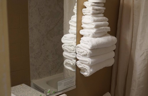 Langley Hotel | Westward Inn & Suites