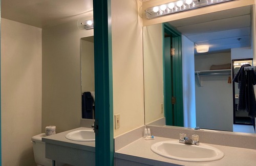 Drayton Valley Hotel | Westwind Motor Inn