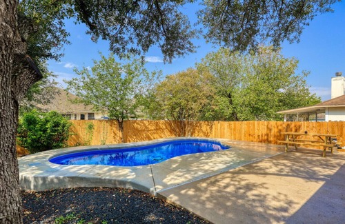 Pflugerville House | WeWelcome you to our 3 bedroom house w heated Pool