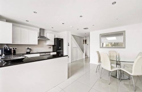 Weybridge House | Weybridge Home